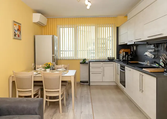 Bright & Spacious 2-bedroom In By Flat Manаger Apartment Warna