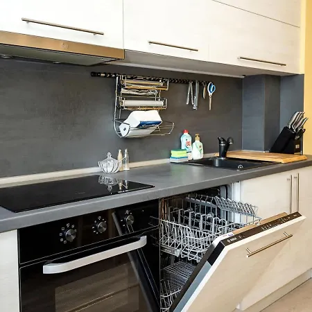 Apartament Bright & Spacious 2-bedroom In By Flat Manаger