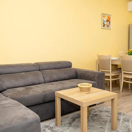 Bright & Spacious 2-bedroom In By Flat Manаger *