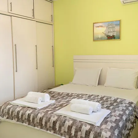 Апартаменти Bright&spacious 2-bedroom In By Flat Manаger
