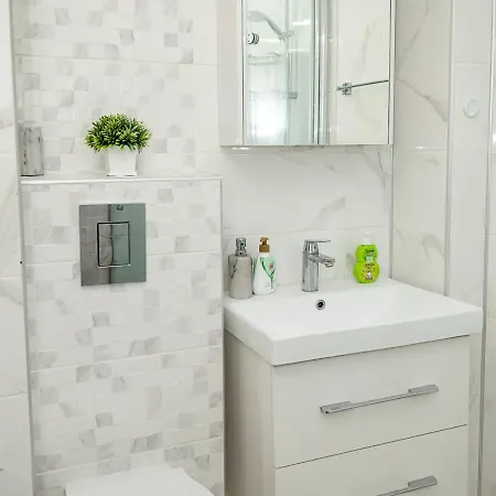 Apartament Bright & Spacious 2-bedroom In By Flat Manаger *