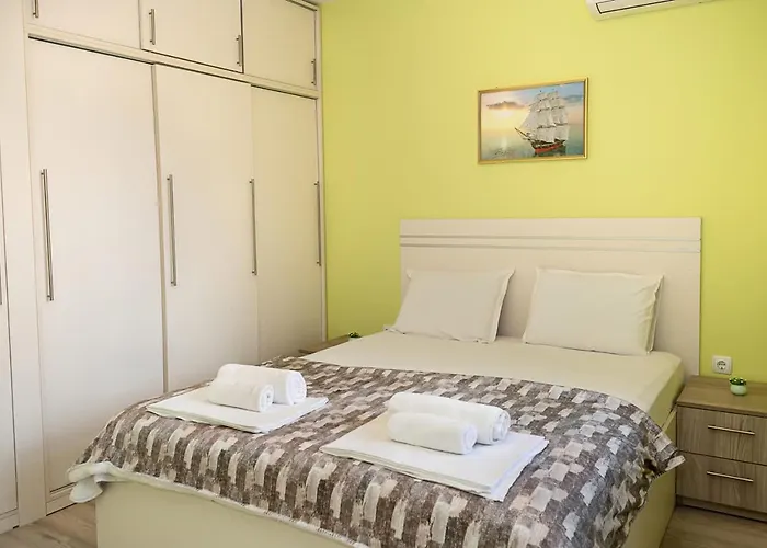 Daire Bright & Spacious 2-bedroom In By Flat Manаger