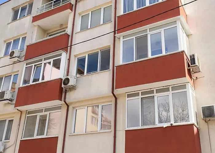 Daire Bright & Spacious 2-bedroom In By Flat Manаger